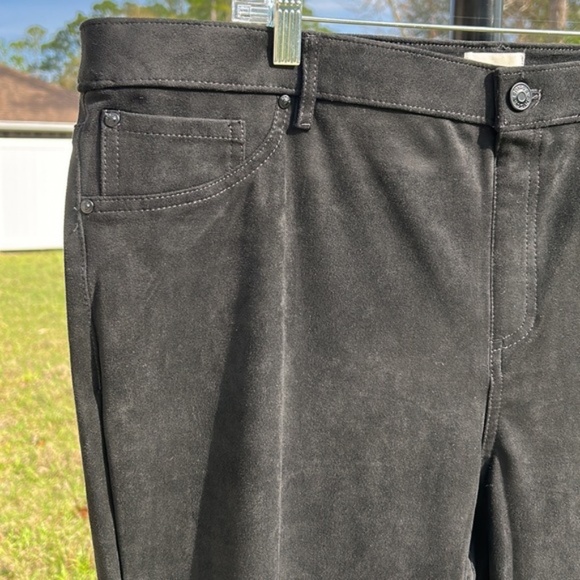 New Chico’s ultimate fit pants w/ pockets - Picture 7 of 16